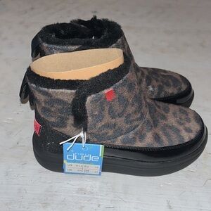 Hey Dude® Mel Youth Leo Black NWT | size y1-2